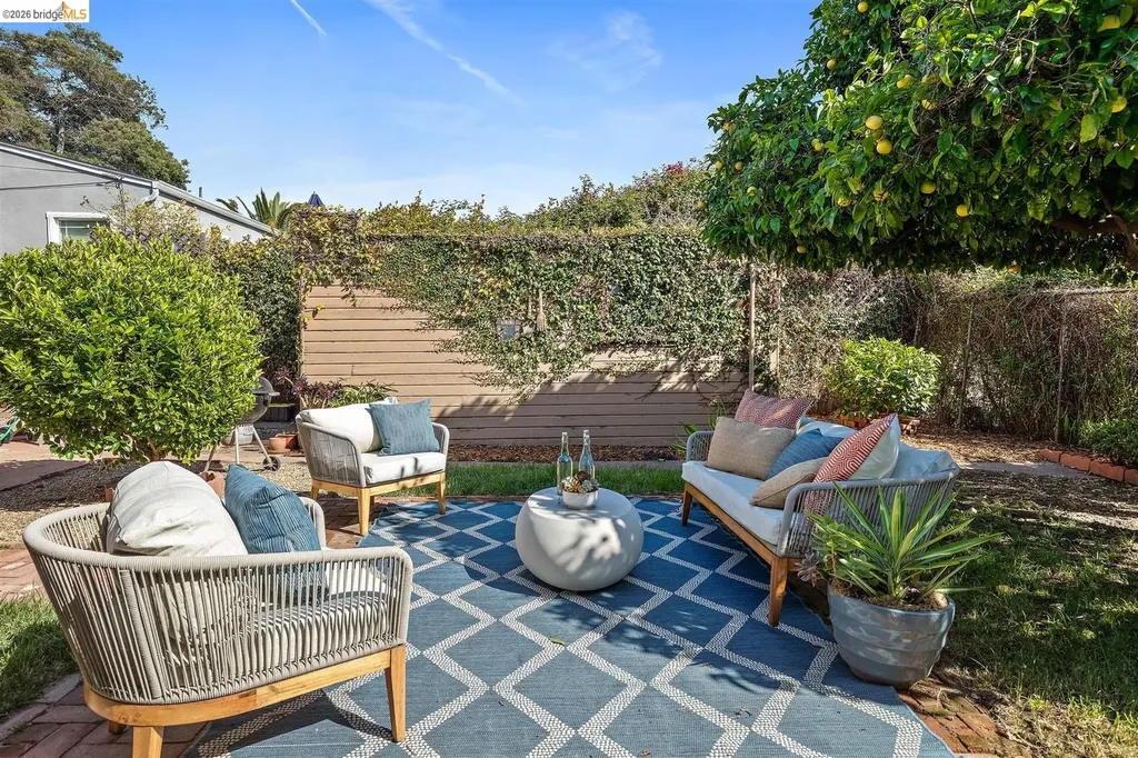 2707 Logan Street Oakland CA 94601