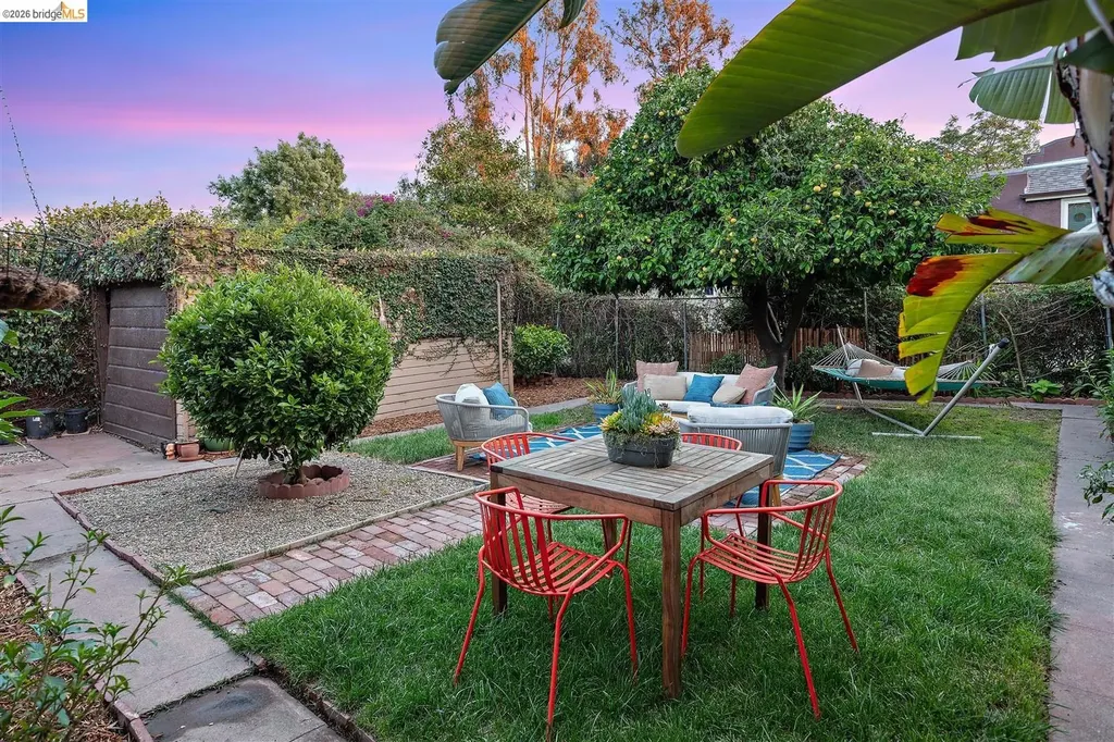 2707 Logan Street Oakland CA 94601