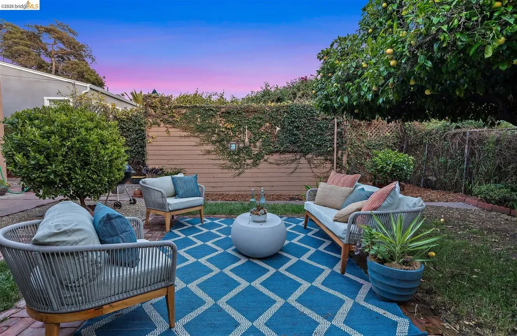 2707 Logan Street Oakland CA 94601