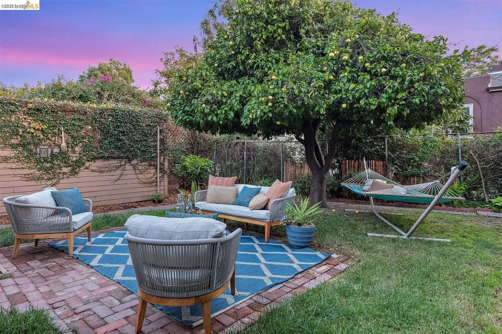 2707 Logan Street Oakland CA 94601