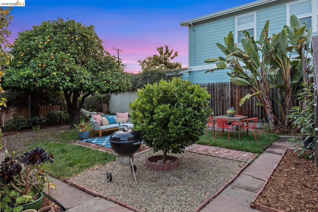 2707 Logan Street Oakland CA 94601