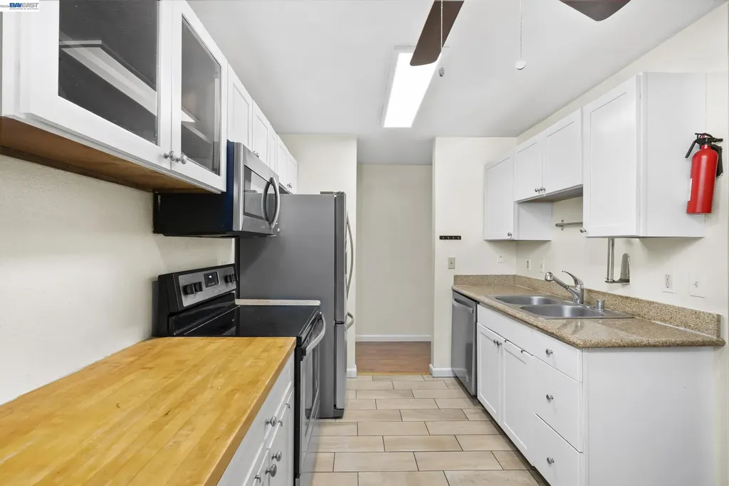 16006 14th Street Ashland CA 94578