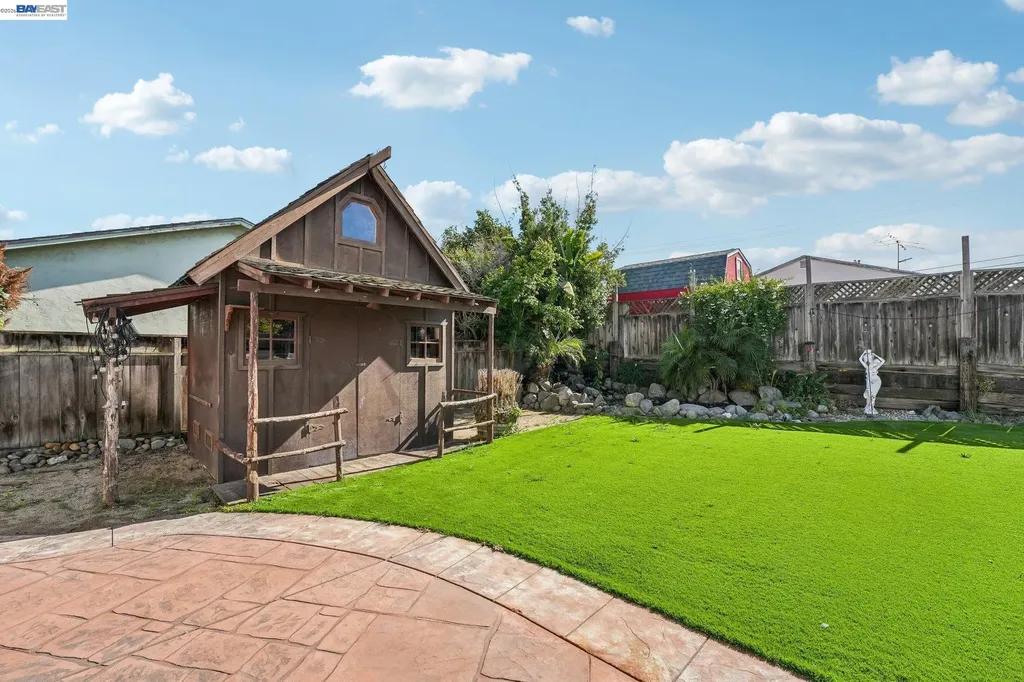 24815 Townsend Avenue Hayward CA 94544