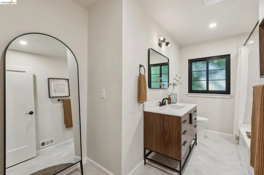 5739 Presley Way Oakland CA 94618