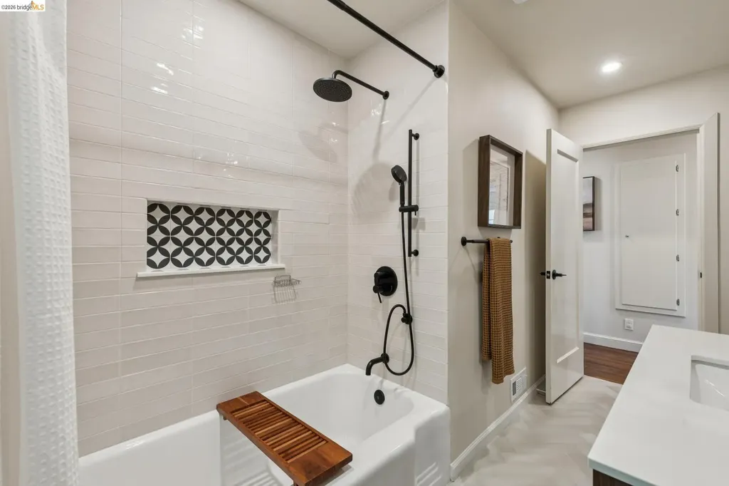 5739 Presley Way Oakland CA 94618