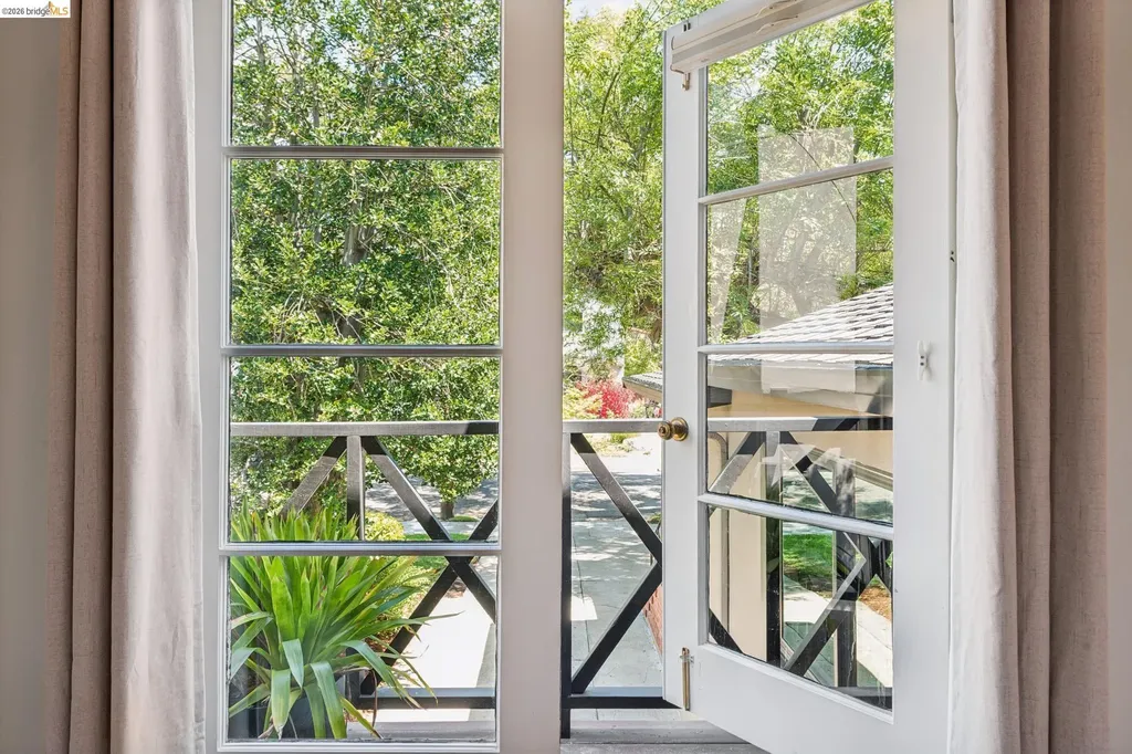 5739 Presley Way Oakland CA 94618