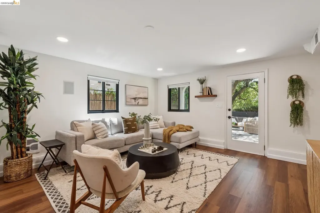 5739 Presley Way Oakland CA 94618