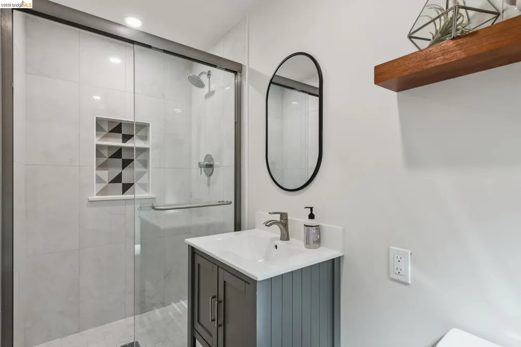 5739 Presley Way Oakland CA 94618