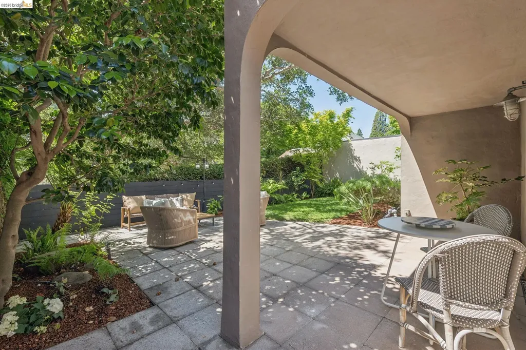 5739 Presley Way Oakland CA 94618