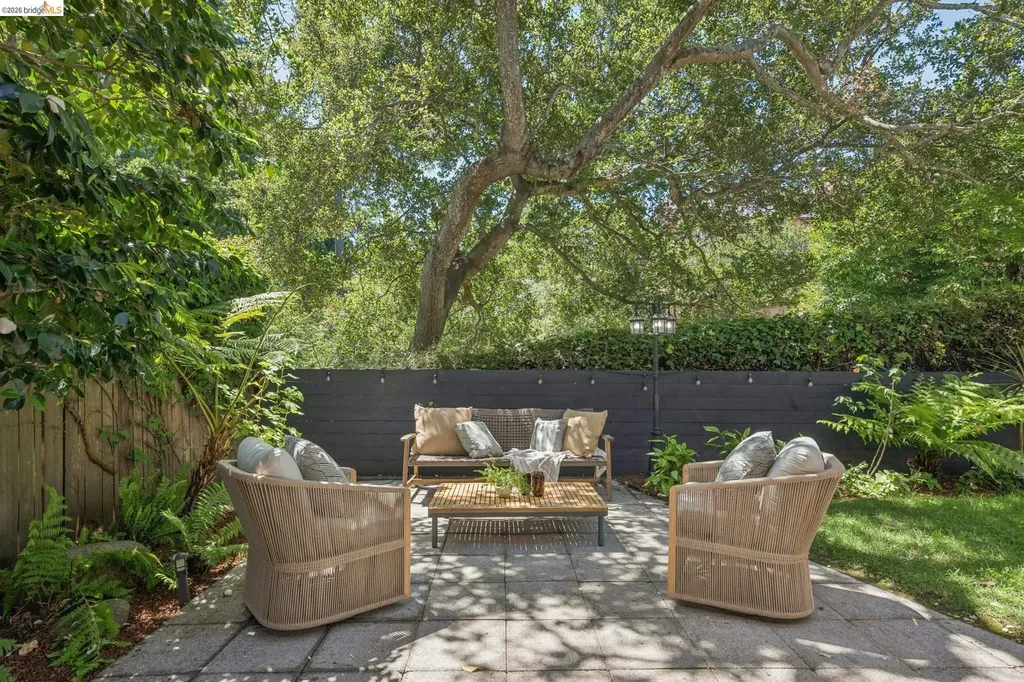 5739 Presley Way Oakland CA 94618