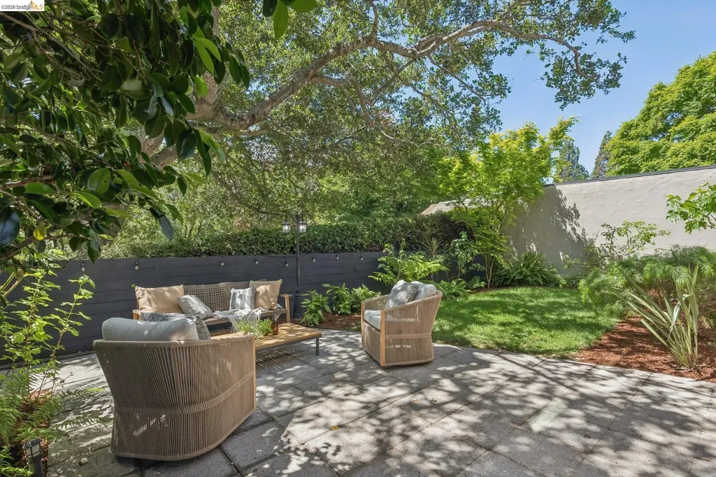5739 Presley Way Oakland CA 94618