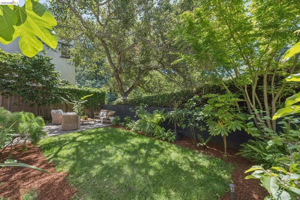 5739 Presley Way Oakland CA 94618
