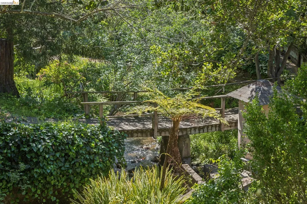 5739 Presley Way Oakland CA 94618