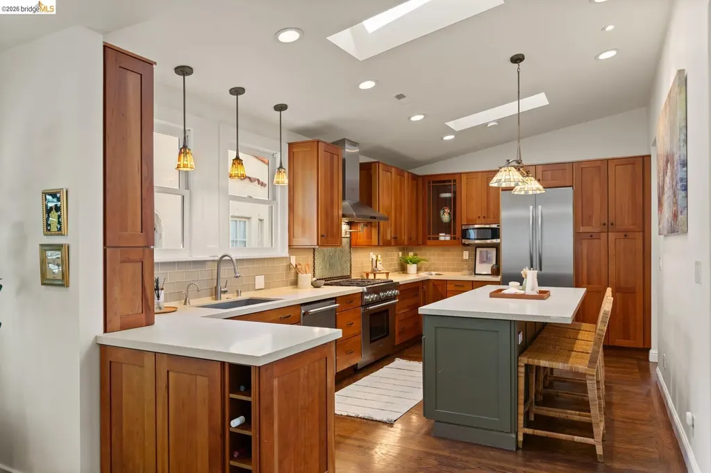 5960 Chabolyn Terrace Oakland CA 94618