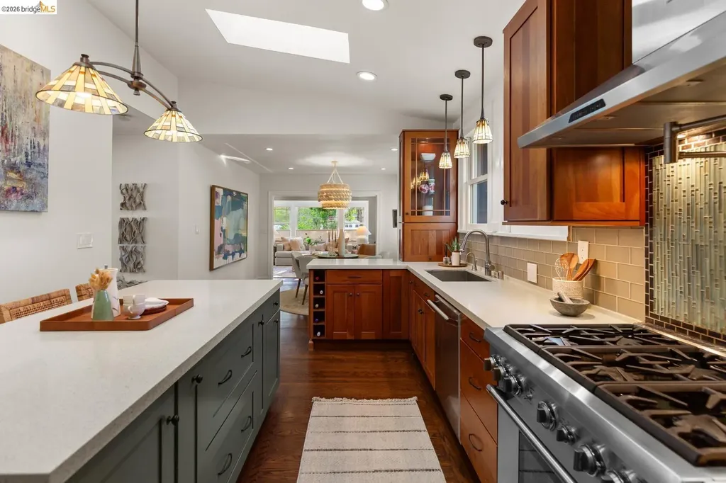 5960 Chabolyn Terrace Oakland CA 94618