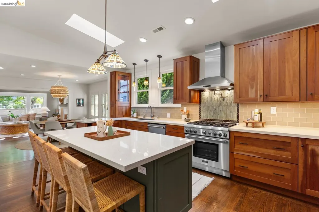 5960 Chabolyn Terrace Oakland CA 94618