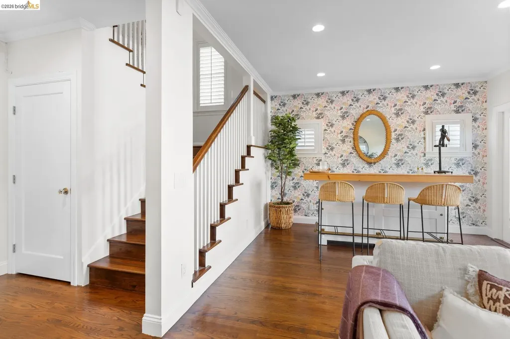5960 Chabolyn Terrace Oakland CA 94618