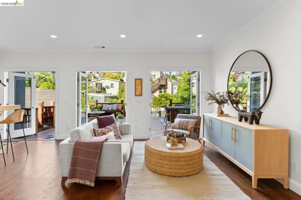 5960 Chabolyn Terrace Oakland CA 94618
