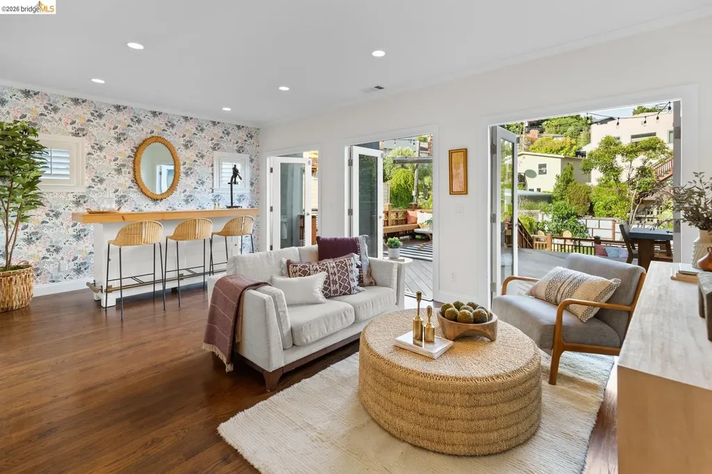 5960 Chabolyn Terrace Oakland CA 94618