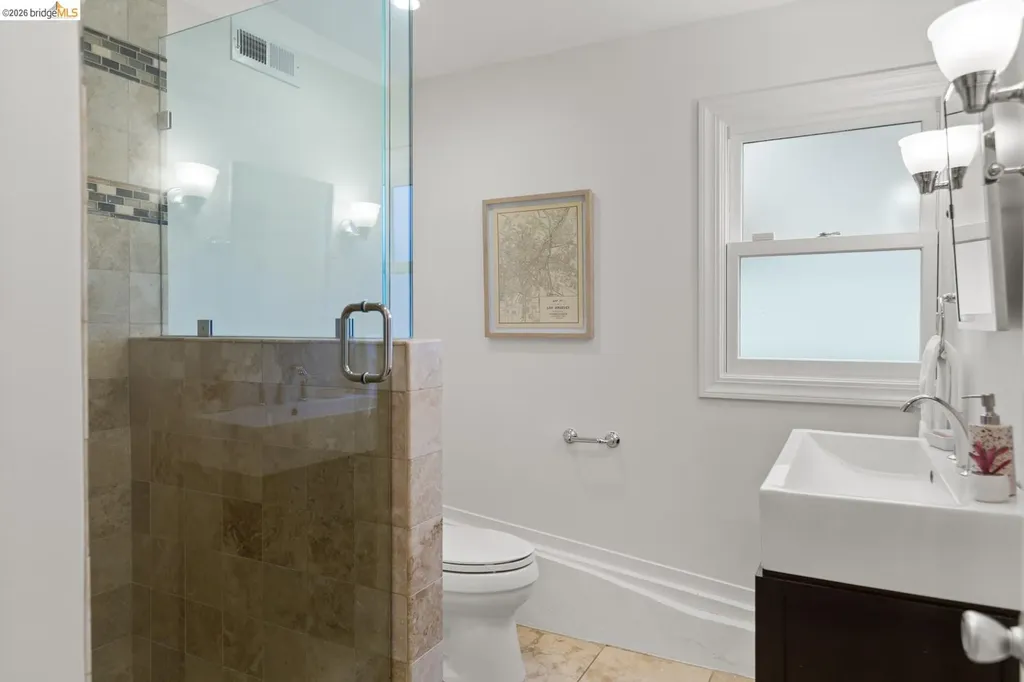 5960 Chabolyn Terrace Oakland CA 94618