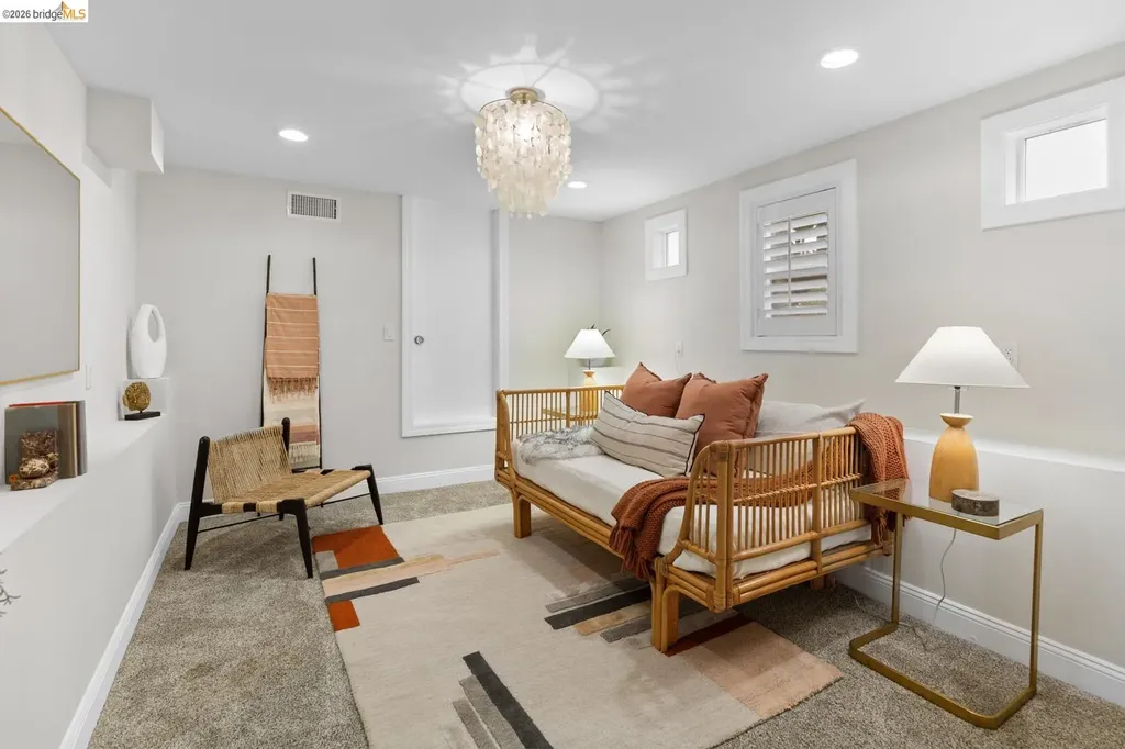 5960 Chabolyn Terrace Oakland CA 94618