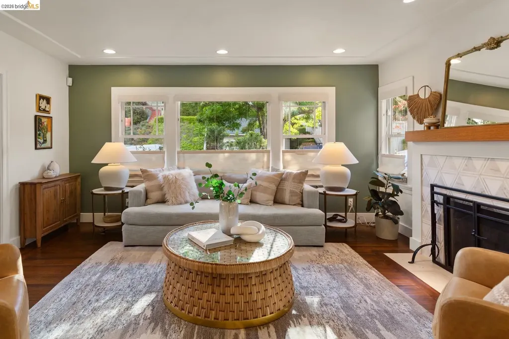5960 Chabolyn Terrace Oakland CA 94618
