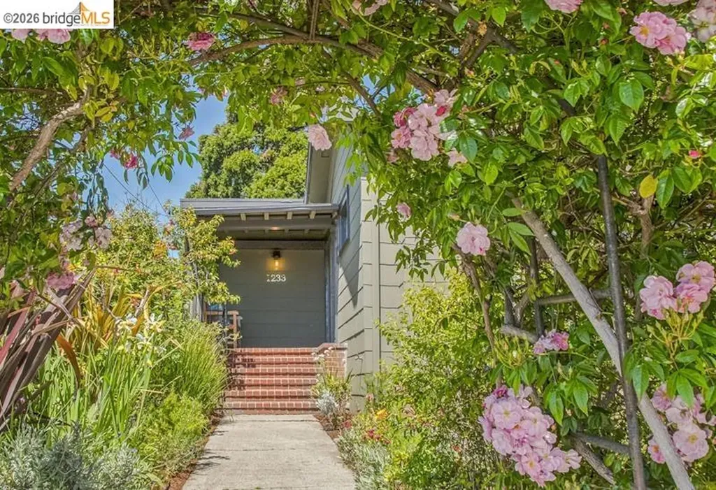 1233 Carleton Street Berkeley CA 94702