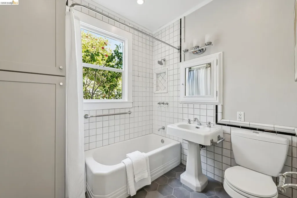 1233 Carleton Street Berkeley CA 94702
