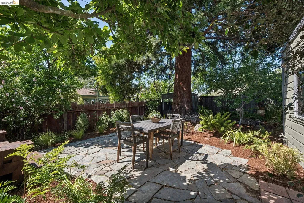 1233 Carleton Street Berkeley CA 94702