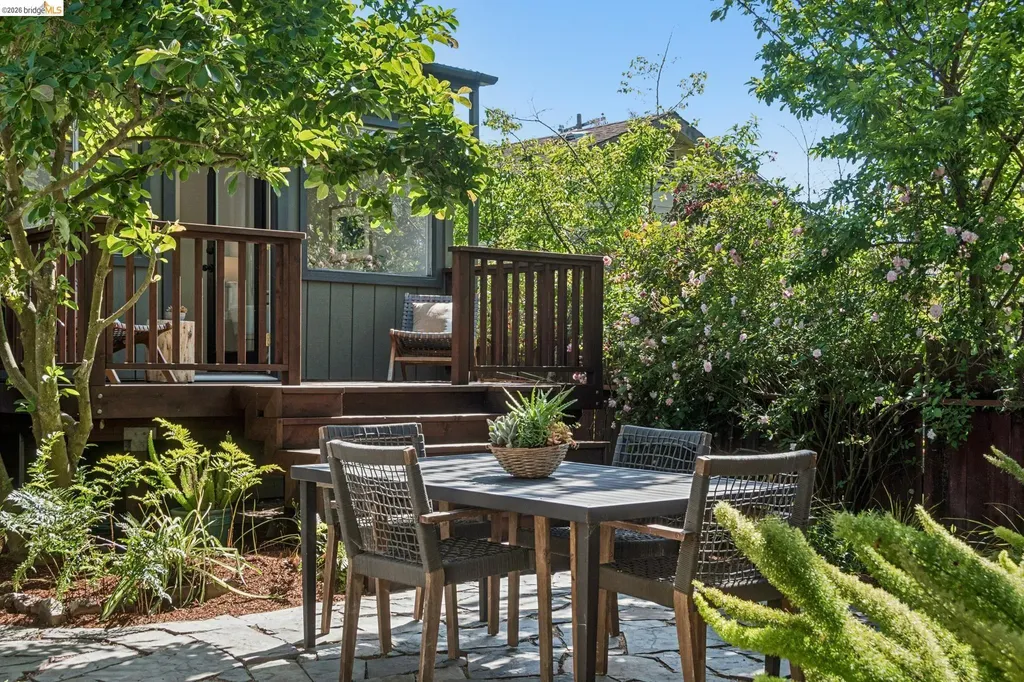 1233 Carleton Street Berkeley CA 94702