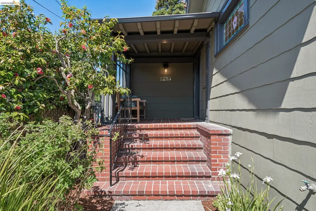1233 Carleton Street Berkeley CA 94702