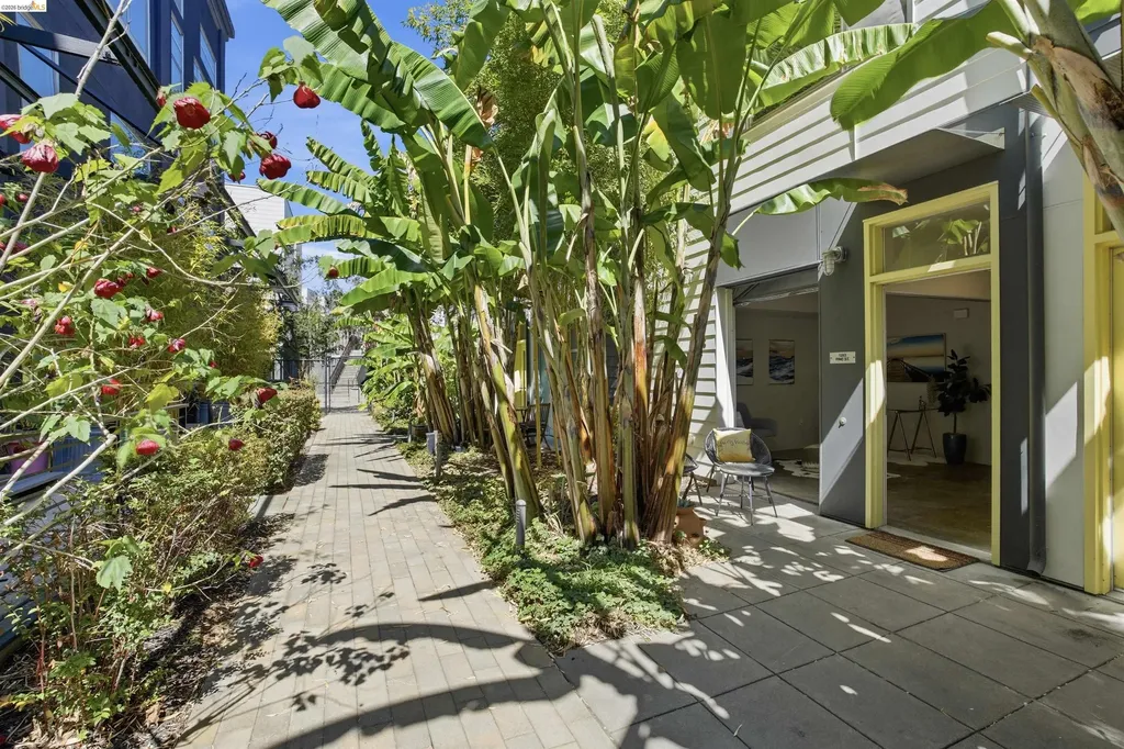 1253 Pine Street Oakland CA 94607