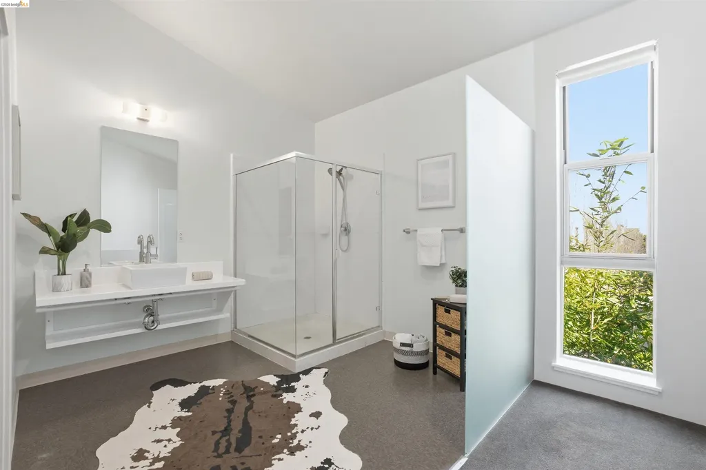 1253 Pine Street Oakland CA 94607