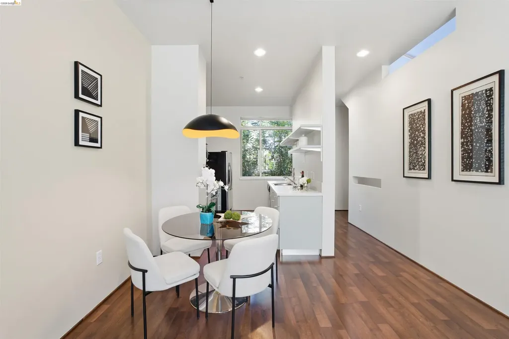 1253 Pine Street Oakland CA 94607