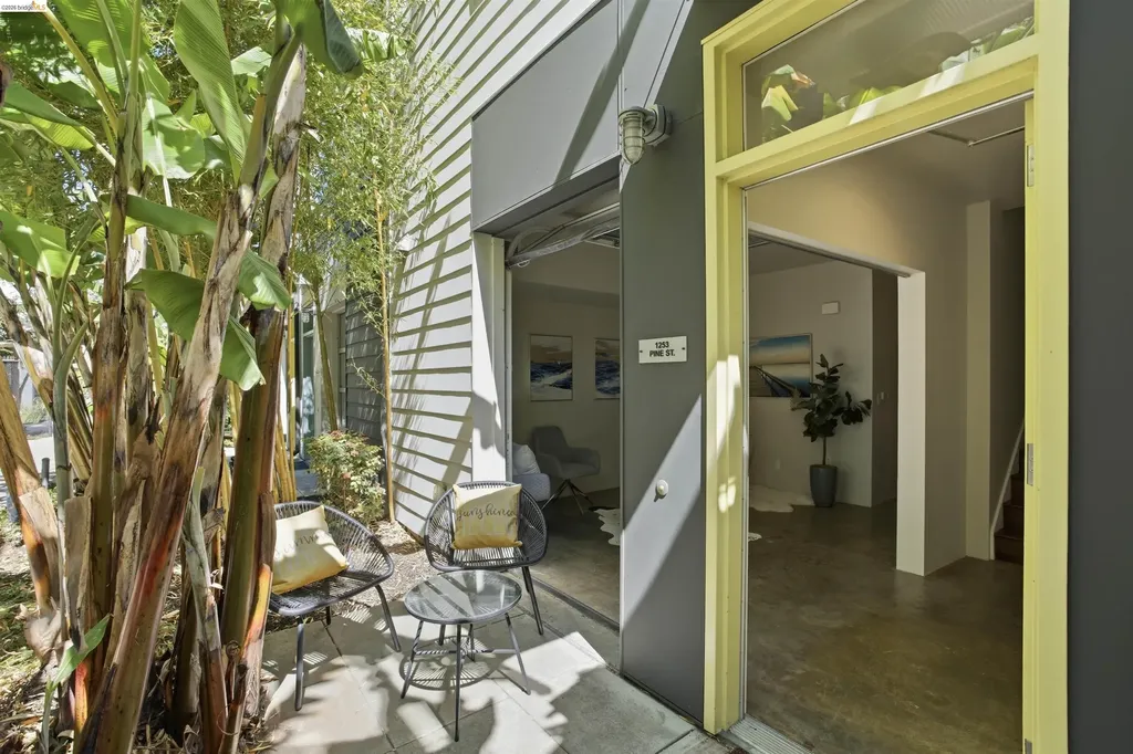 1253 Pine Street Oakland CA 94607