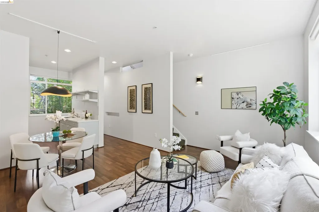 1253 Pine Street Oakland CA 94607