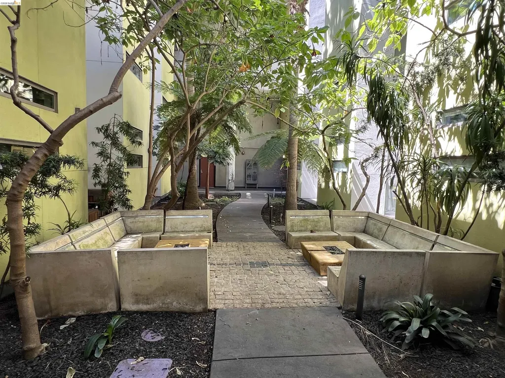 1253 Pine Street Oakland CA 94607