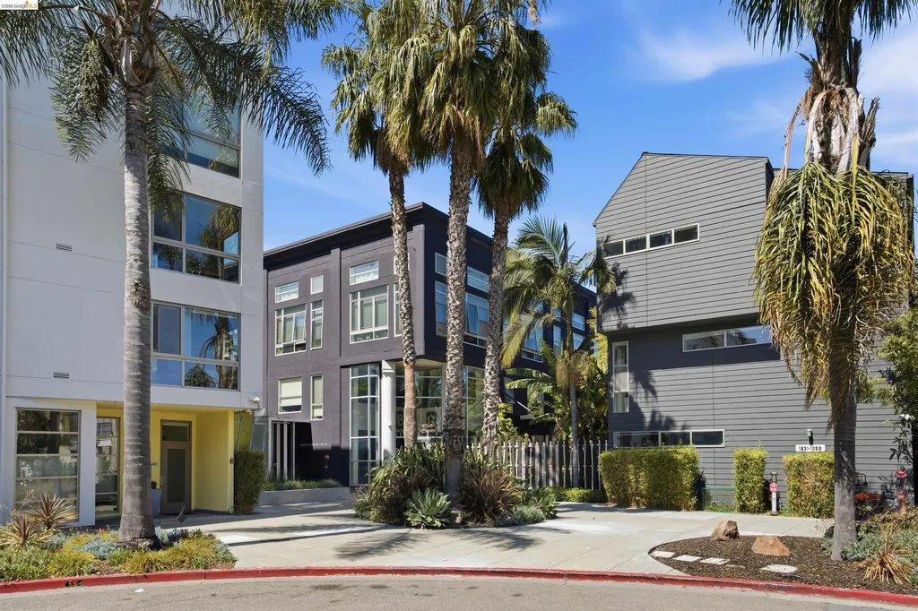 1253 Pine Street Oakland CA 94607