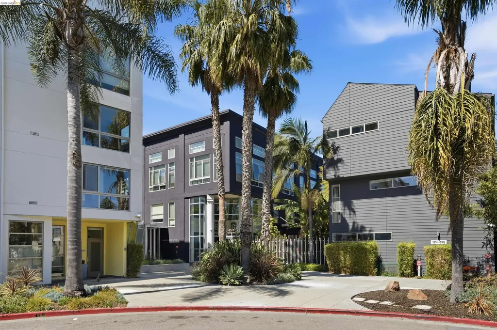 1253 Pine Street Oakland CA 94607