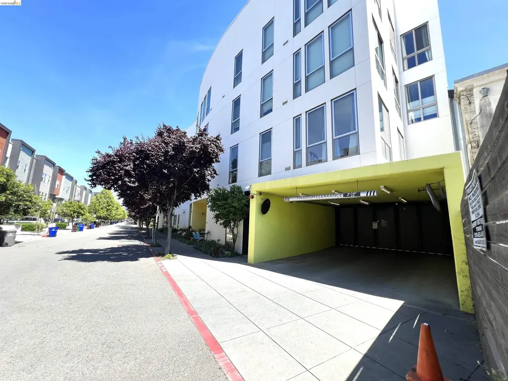 1253 Pine Street Oakland CA 94607