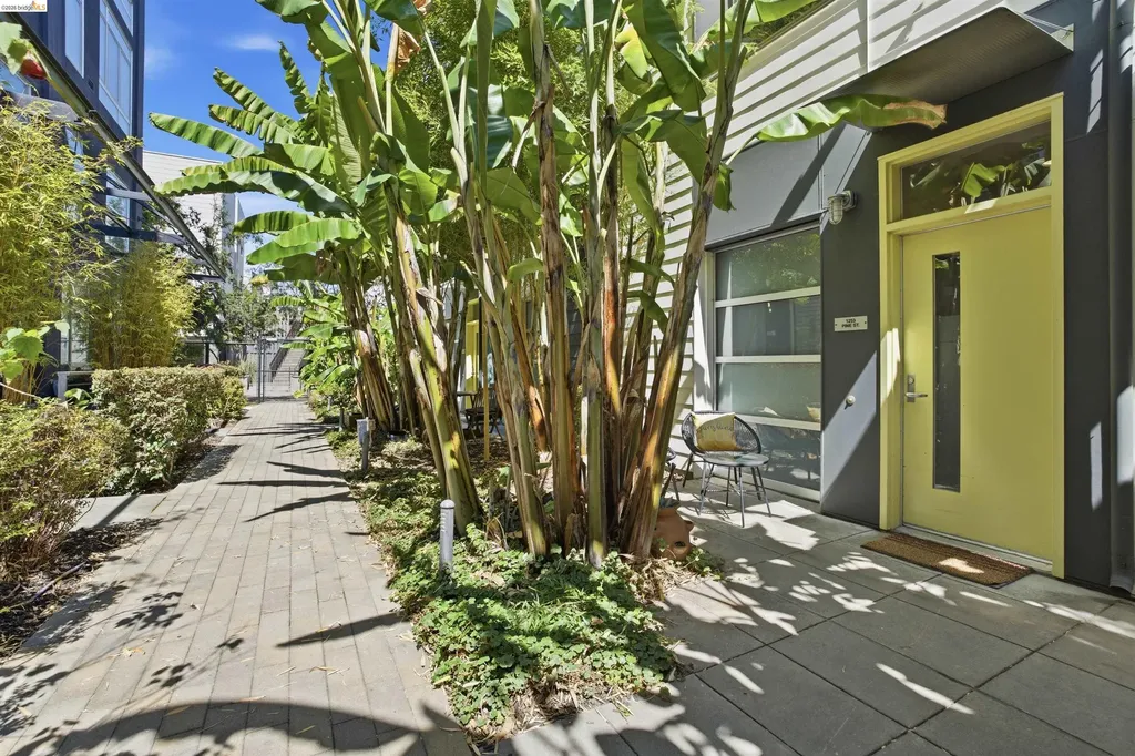 1253 Pine Street Oakland CA 94607