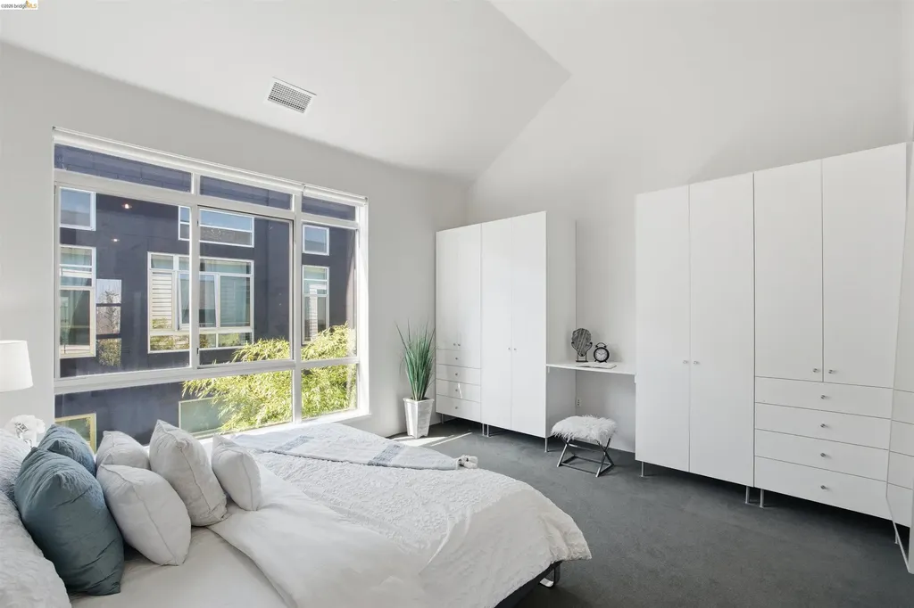 1253 Pine Street Oakland CA 94607