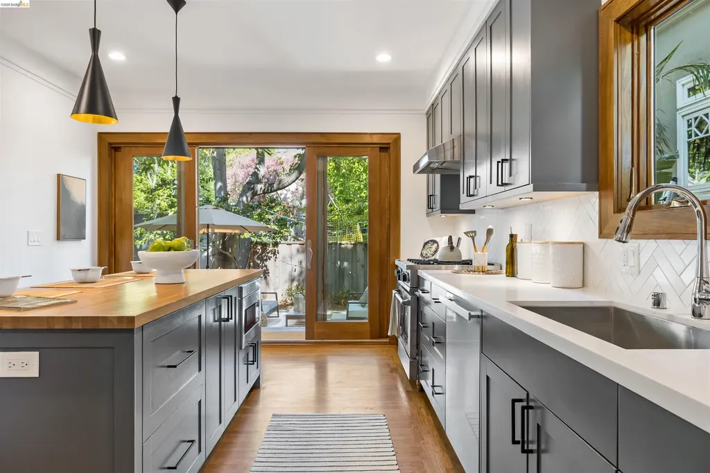 3208 Claremont Avenue Berkeley CA 94705