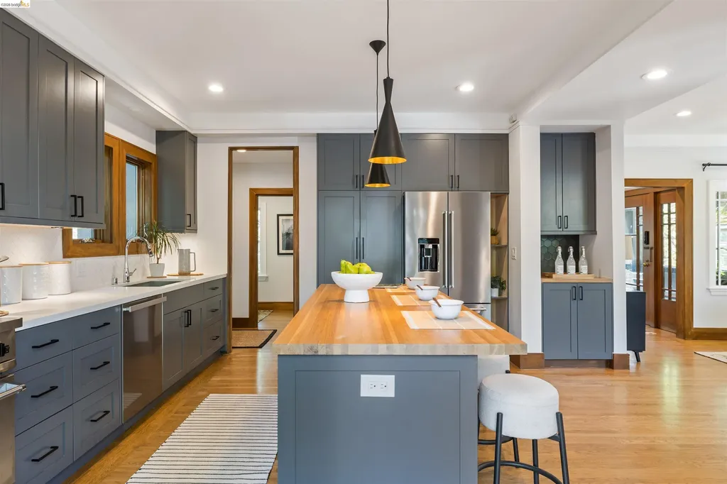 3208 Claremont Avenue Berkeley CA 94705