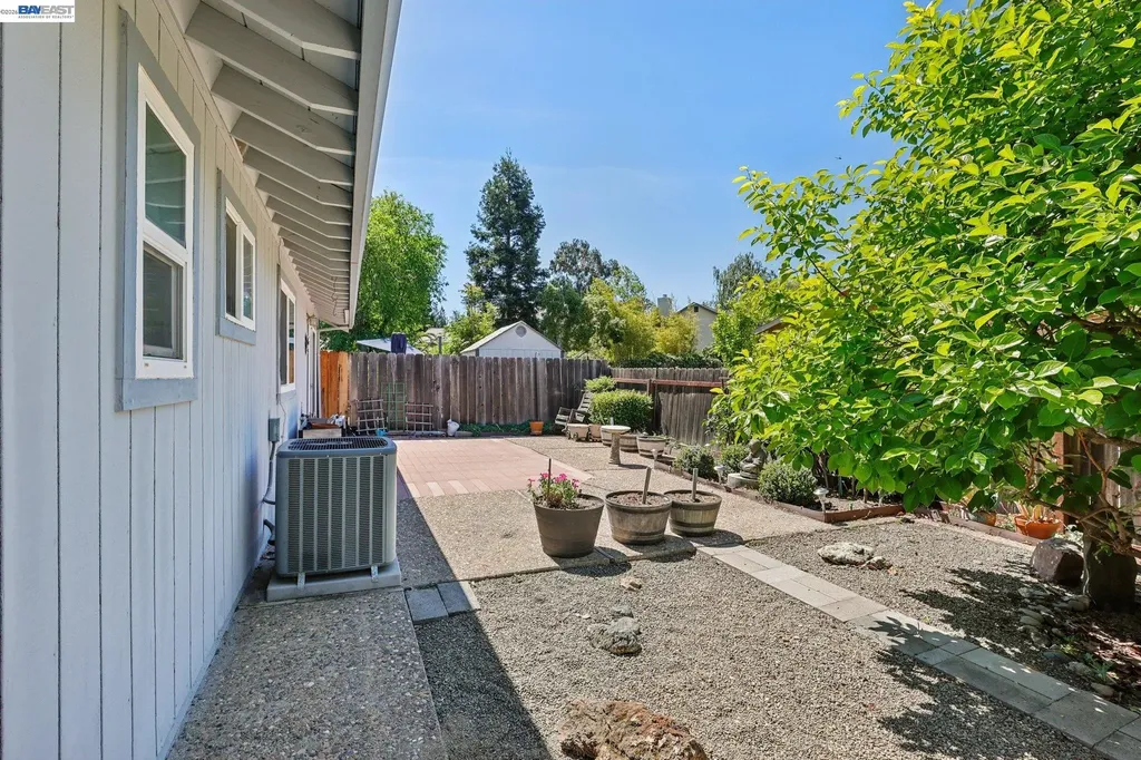 1113 Tokay Common Livermore CA 94550