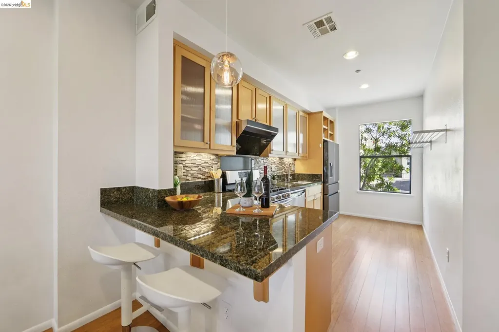 23 City Limits Circle Emeryville CA 94608