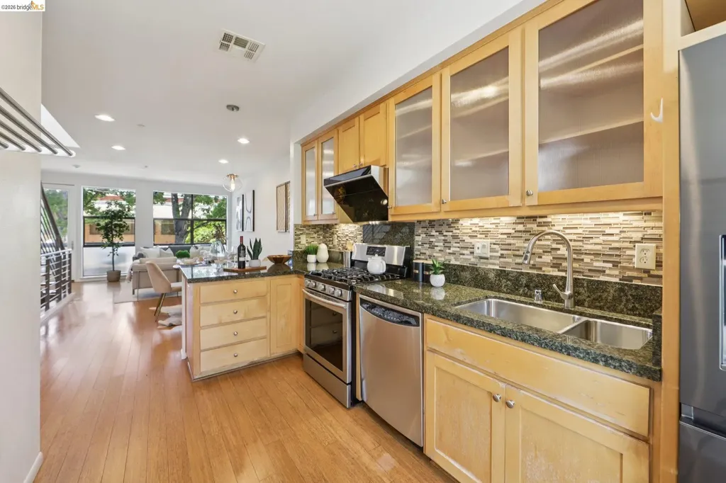 23 City Limits Circle Emeryville CA 94608