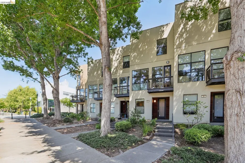 23 City Limits Circle Emeryville CA 94608