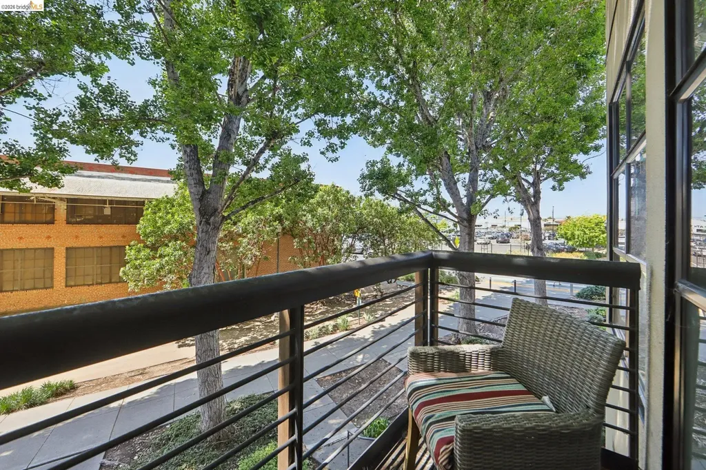 23 City Limits Circle Emeryville CA 94608