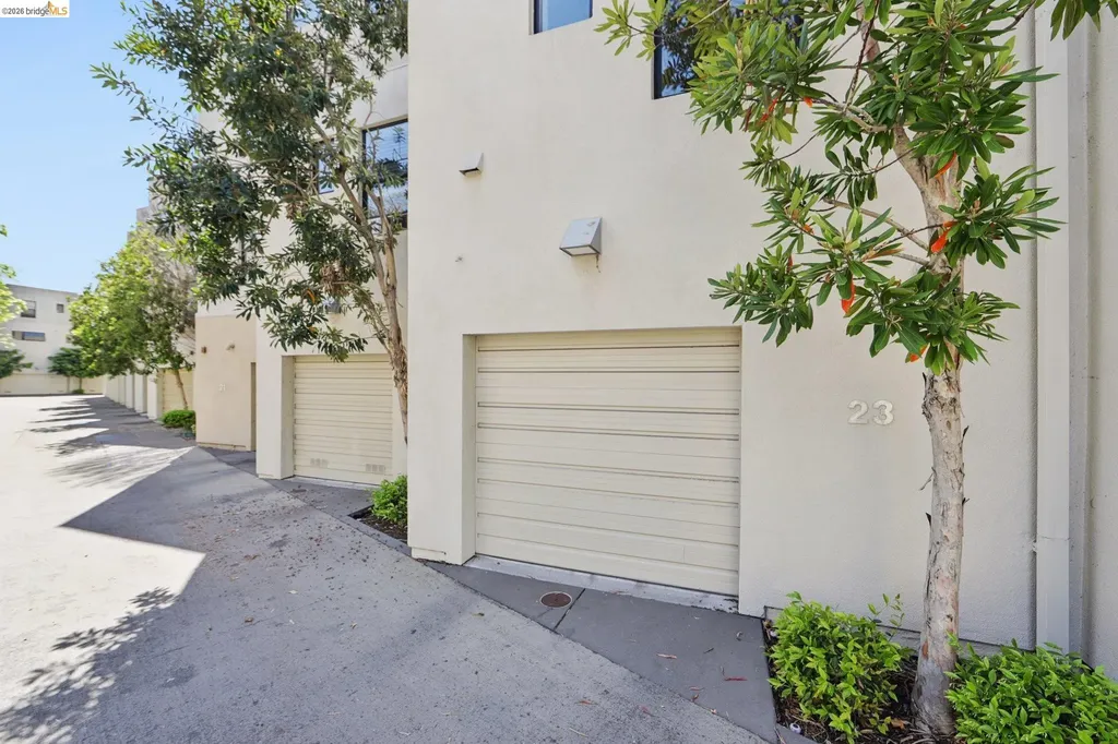 23 City Limits Circle Emeryville CA 94608